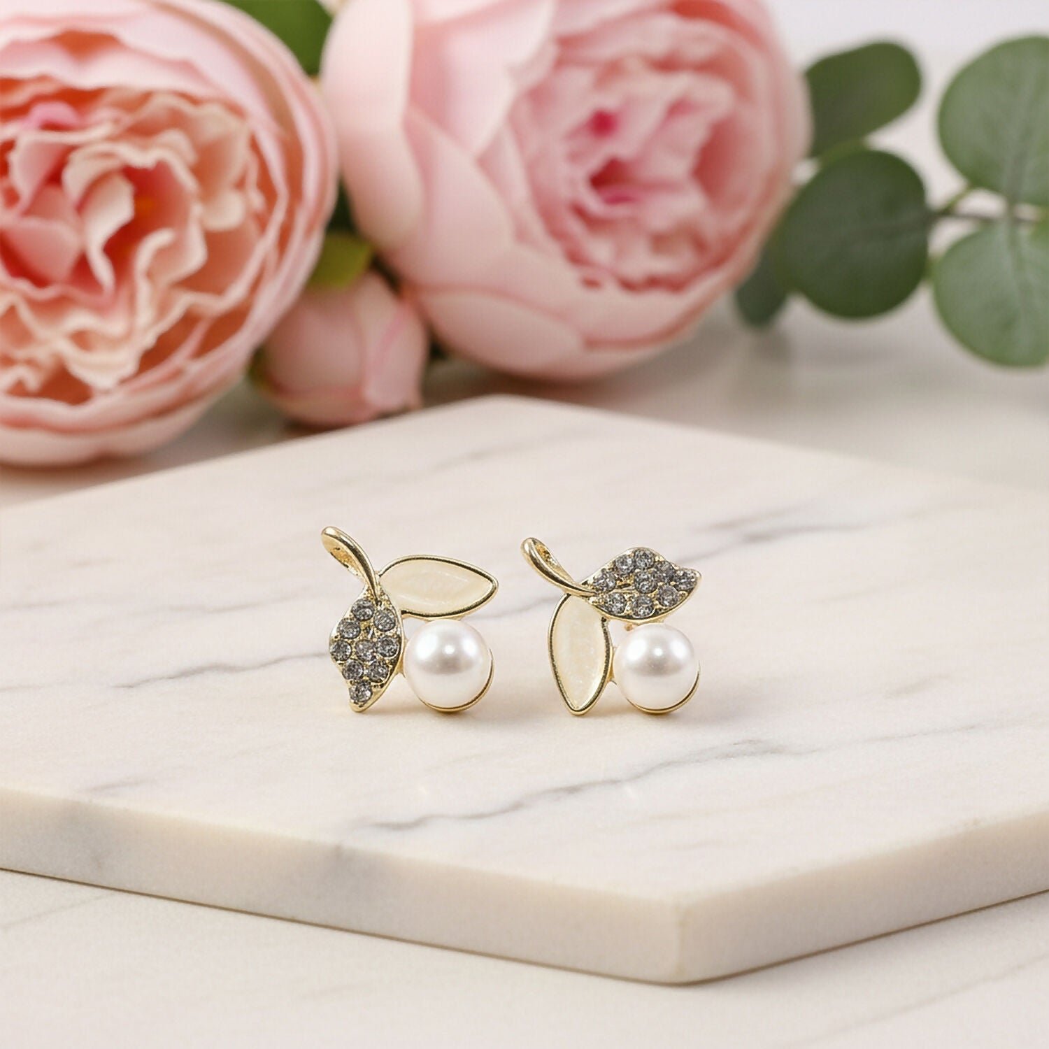 0vl9UhLuJs.jpg Luxury Korean Pearl Leaf Stud Earrings for Women & Girls – Premium Gold Plated Designer Jewellery - Image 1