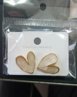 Elegant Pearl Heart Stud Earrings for Women Gold-Toned Minimal Earrings.