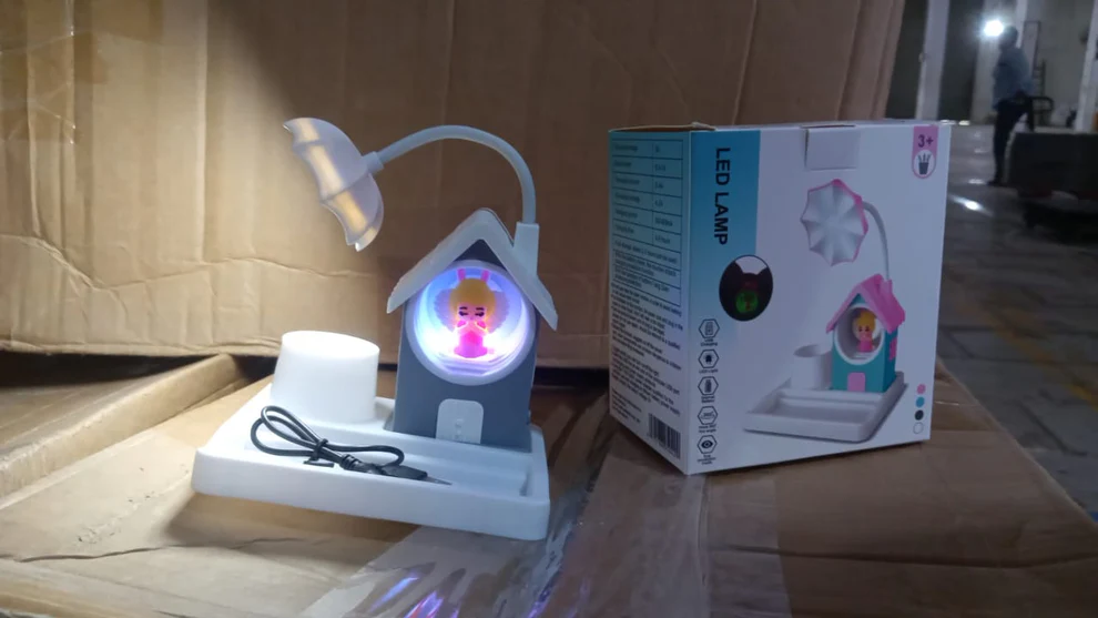 Cute Cartoon Home Design LED Desk Light with Plastic Base, Multi-Color (1 Pc) - Image 4