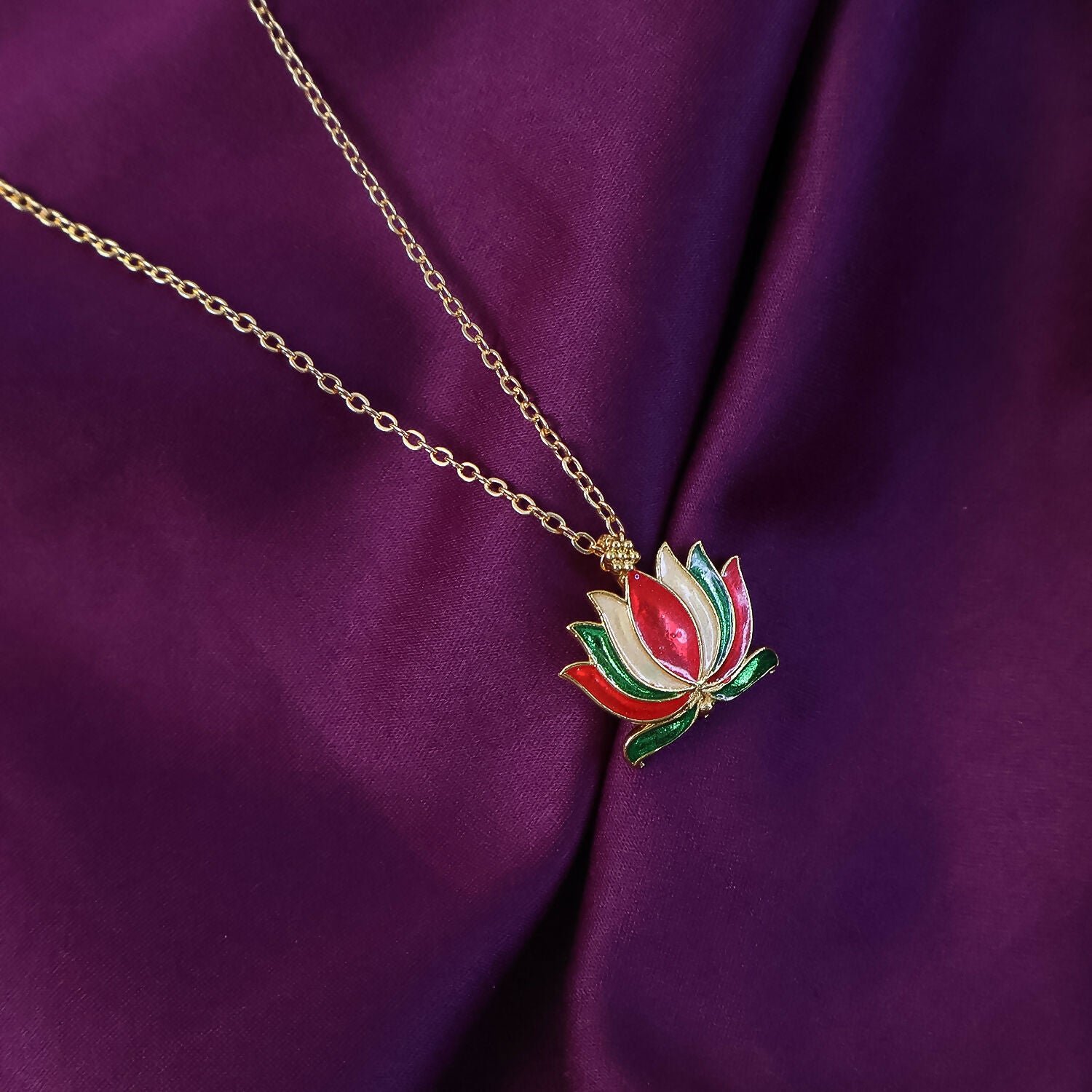 fYarfG98o8.jpg Traditional Lotus Flower Design Pendant Necklace with Chain for Women - Image 1