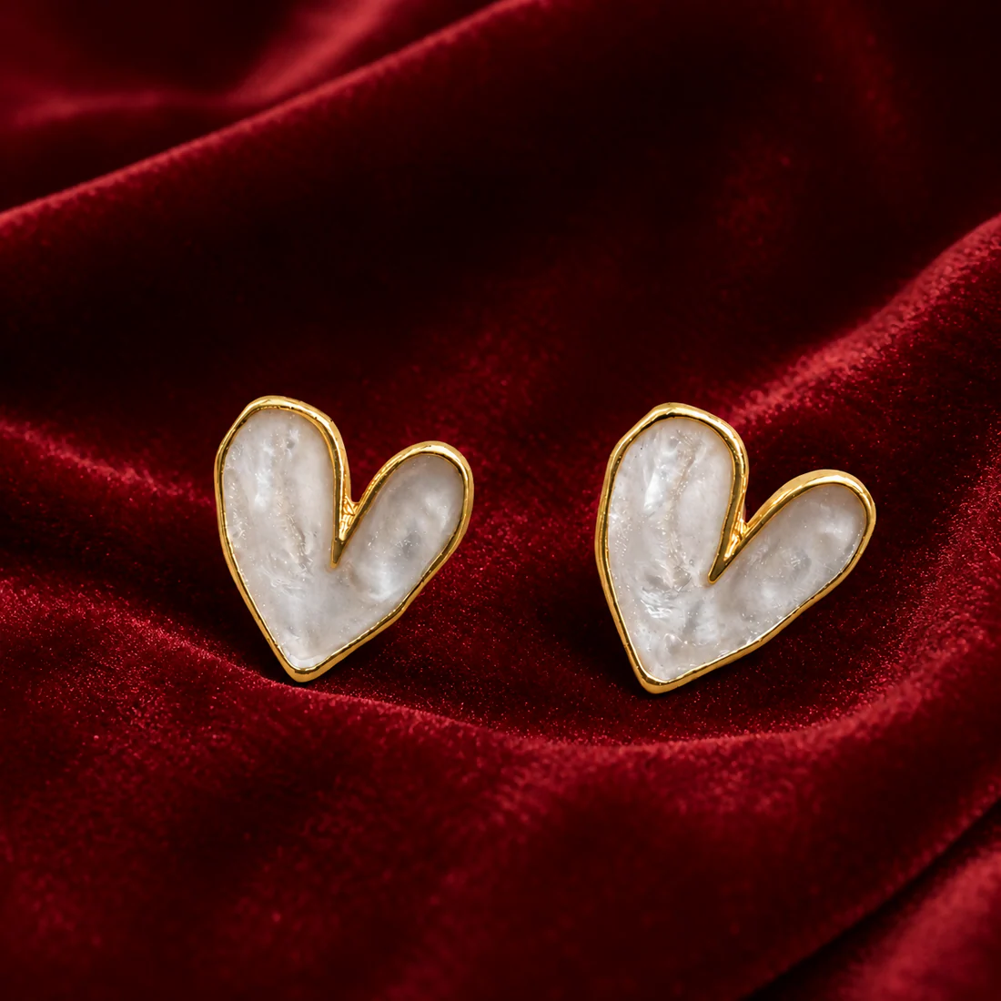Elegant Pearl Heart Stud Earrings for Women Gold-Toned Minimal Earrings. - Image 4