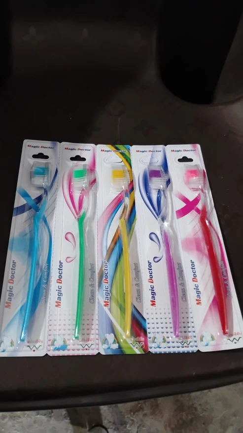 Premium Plastic Toothbrush (1 Pc / Mix Color) - Image 5