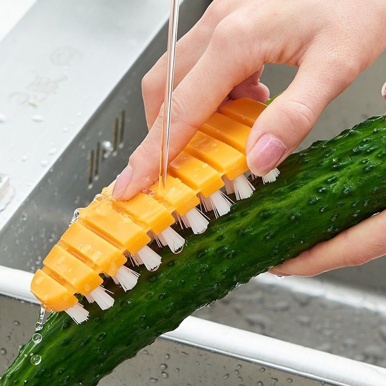 2_1ed9e6df-57aa-4d95-b080-3015c84cb7fa.jpg Carrot-Shaped Non-Toxic Vegetable Scrubbing Brush for Fruits & Veggies - Image 1